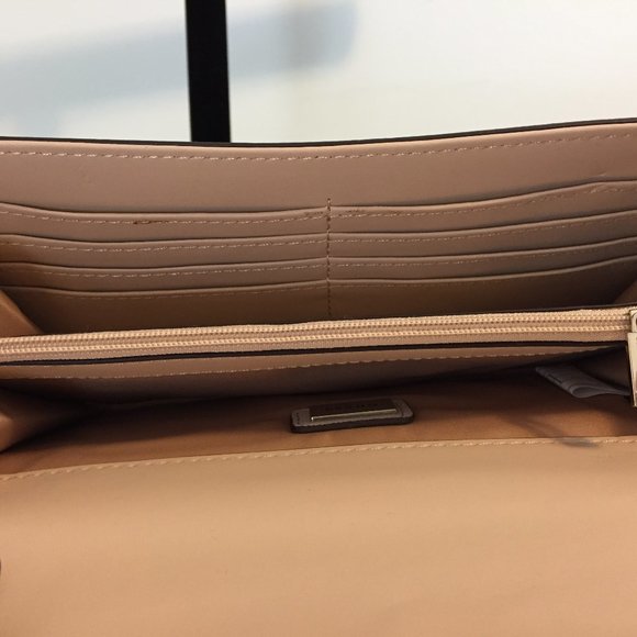NEW GUESS Wallet Crossbody in Nude - Picture 4 of 4